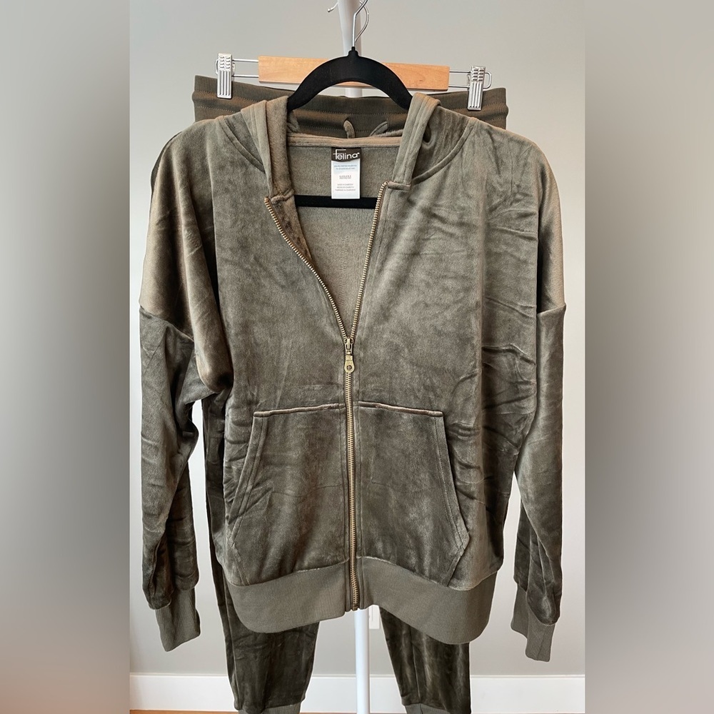 Felina Olive Velour Sweatsuit with Zip-Up Jacket and Jogger Pants - Size Medium - Picture 2 of 9